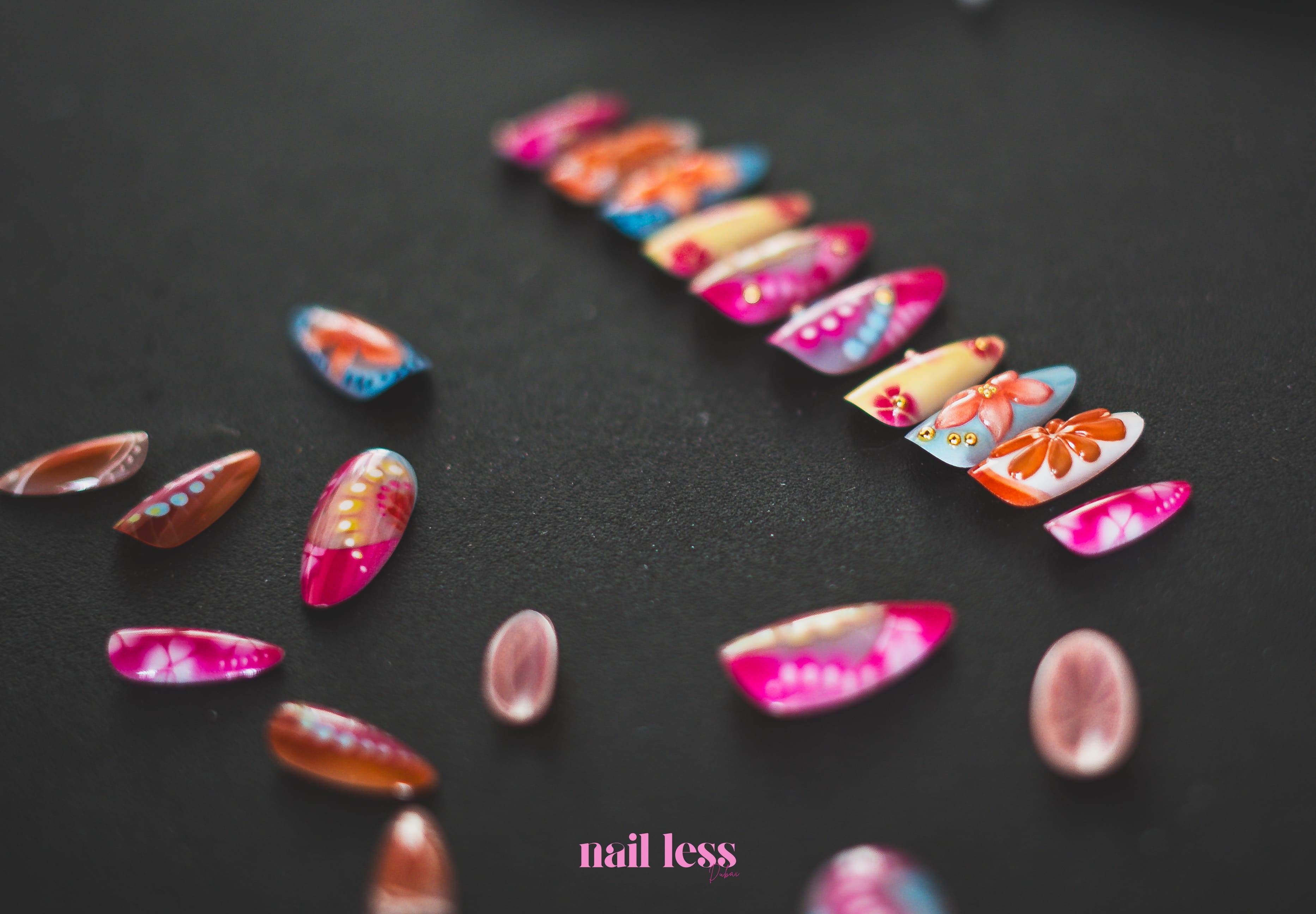 3D press-on nails by Nail Less Dubaï