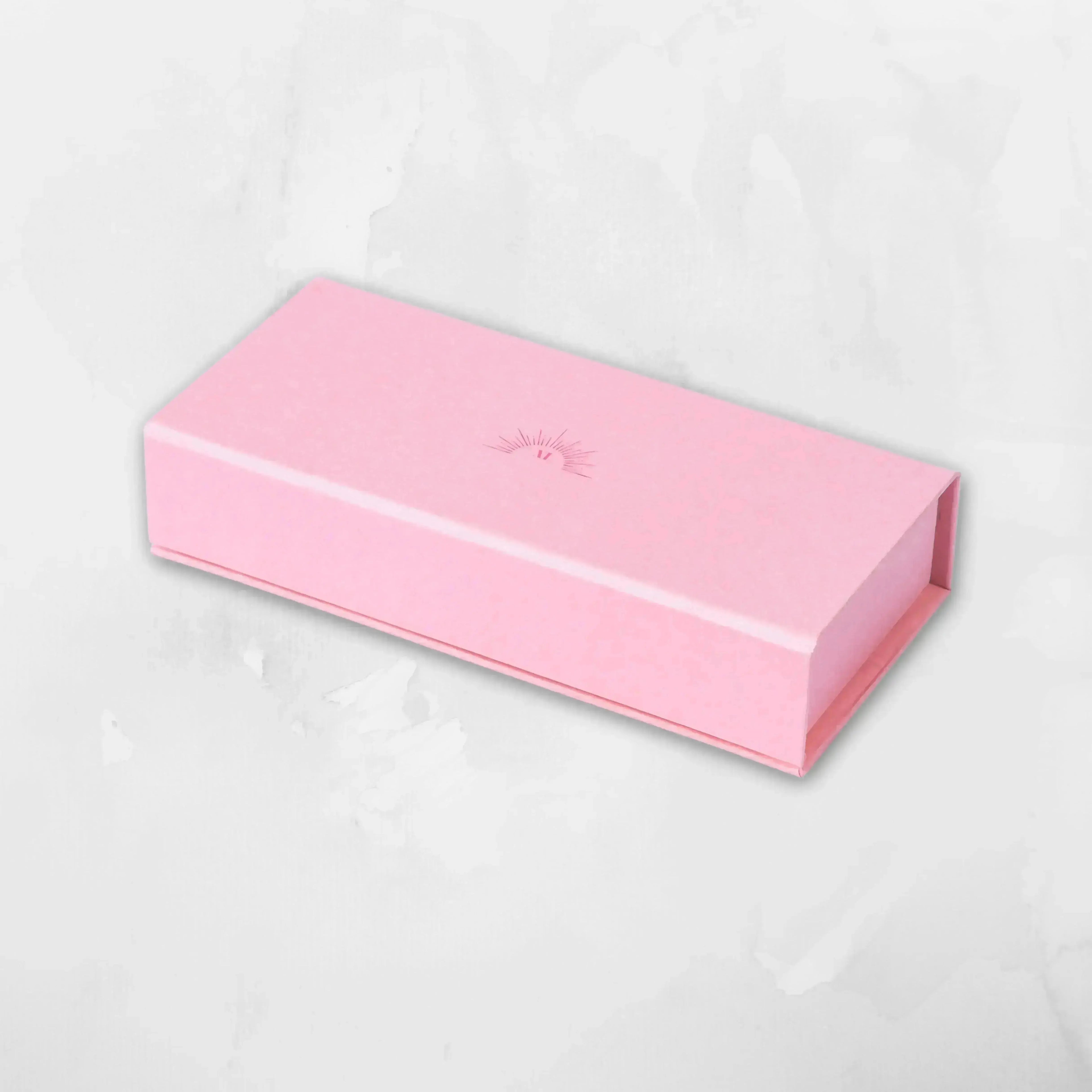 3D press-on nails by Nail Less Dubaï