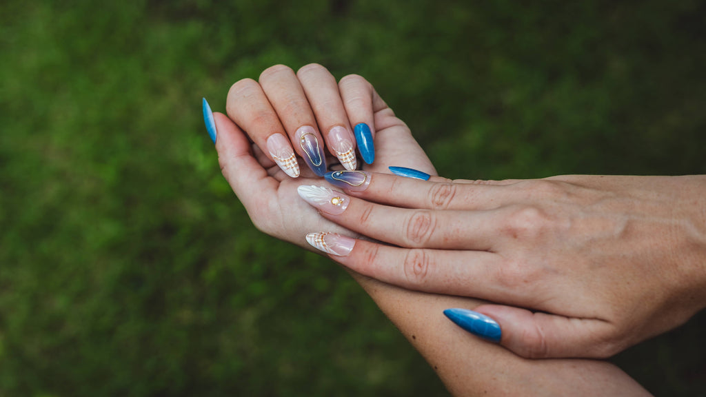 3D press-on nails by Nail Less Dubaï