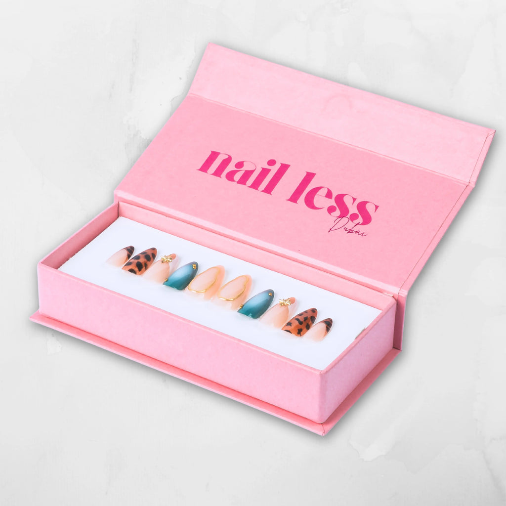 3D press-on nails by Nail Less Dubaï