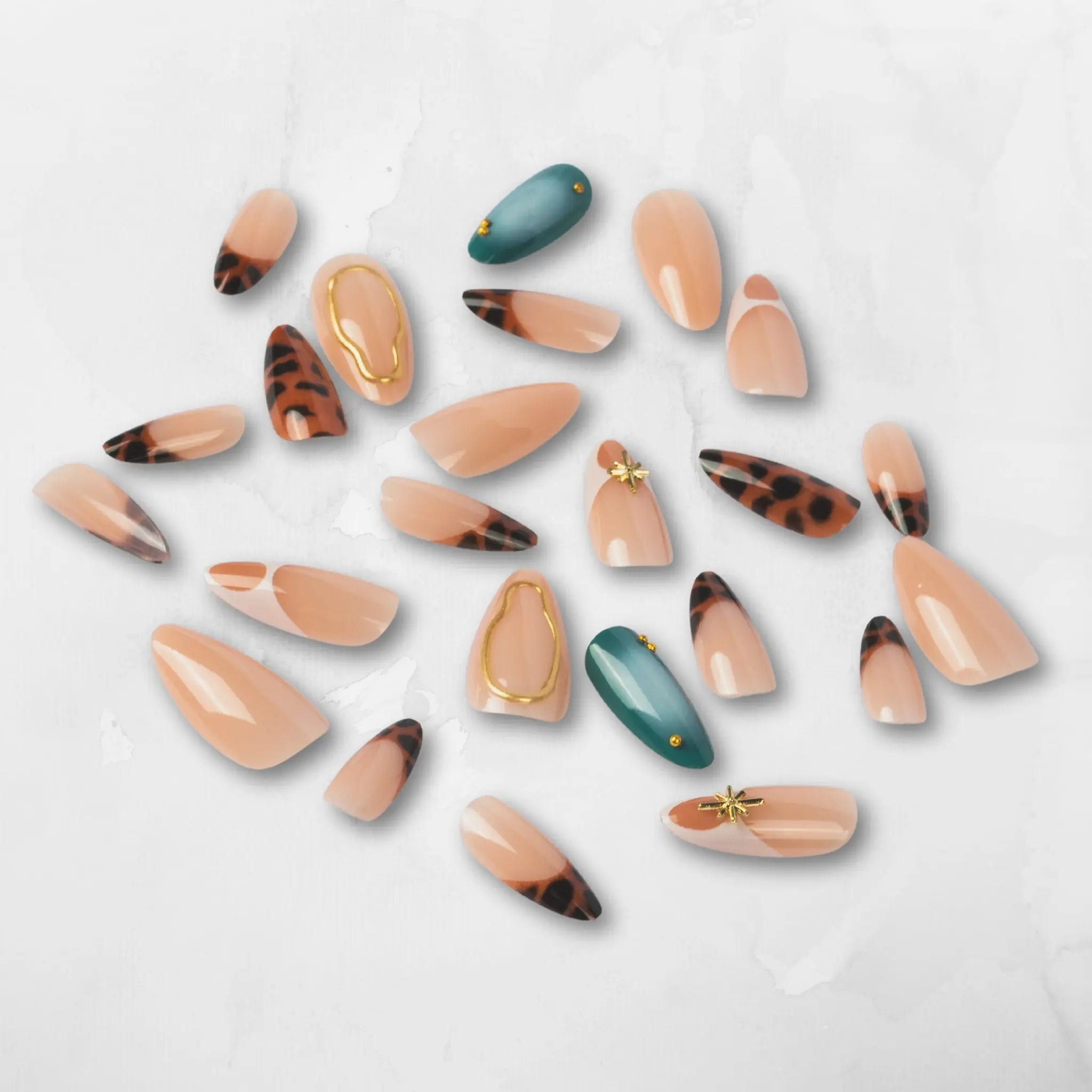 3D press-on nails by Nail Less Dubaï