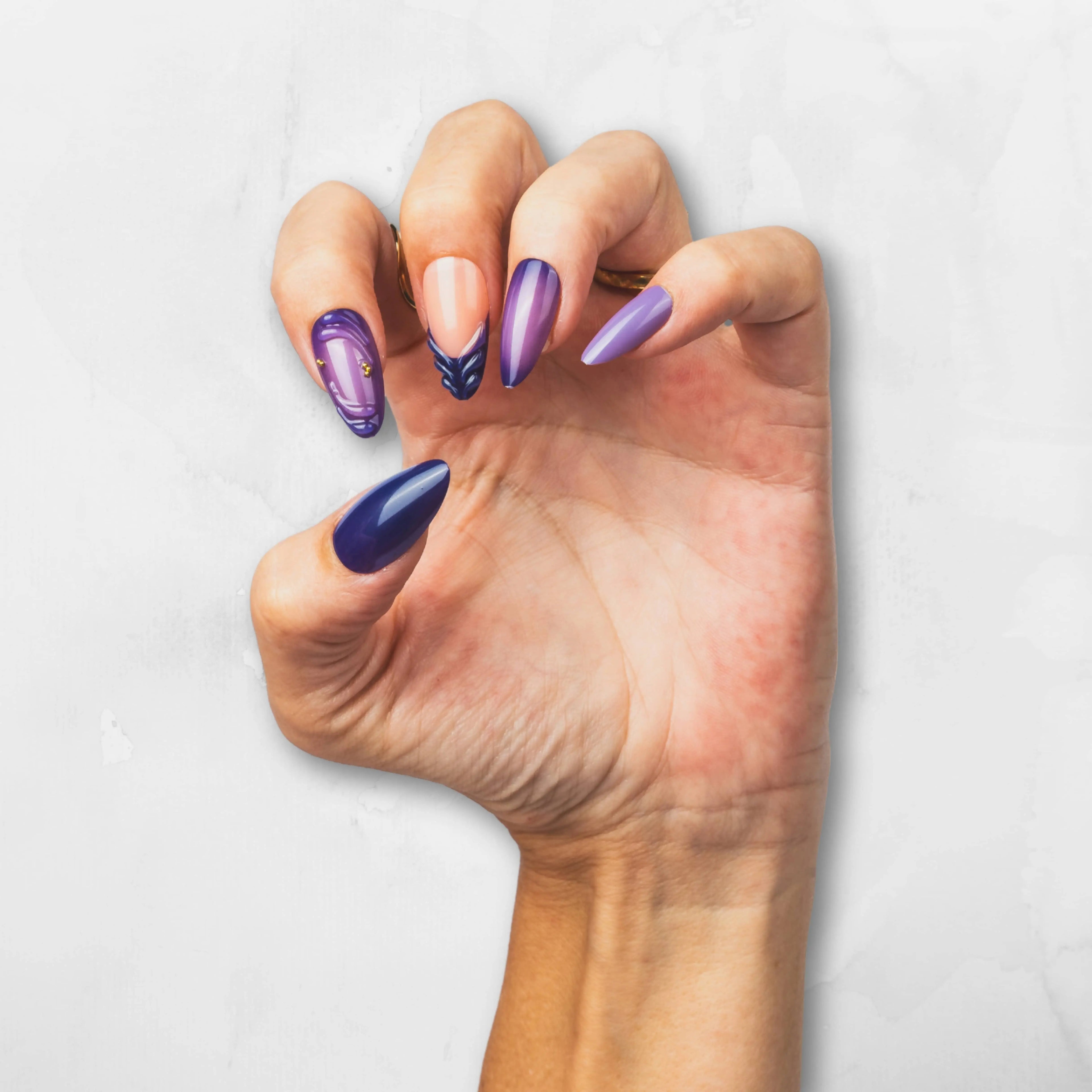 3D press-on nails by Nail Less Dubaï